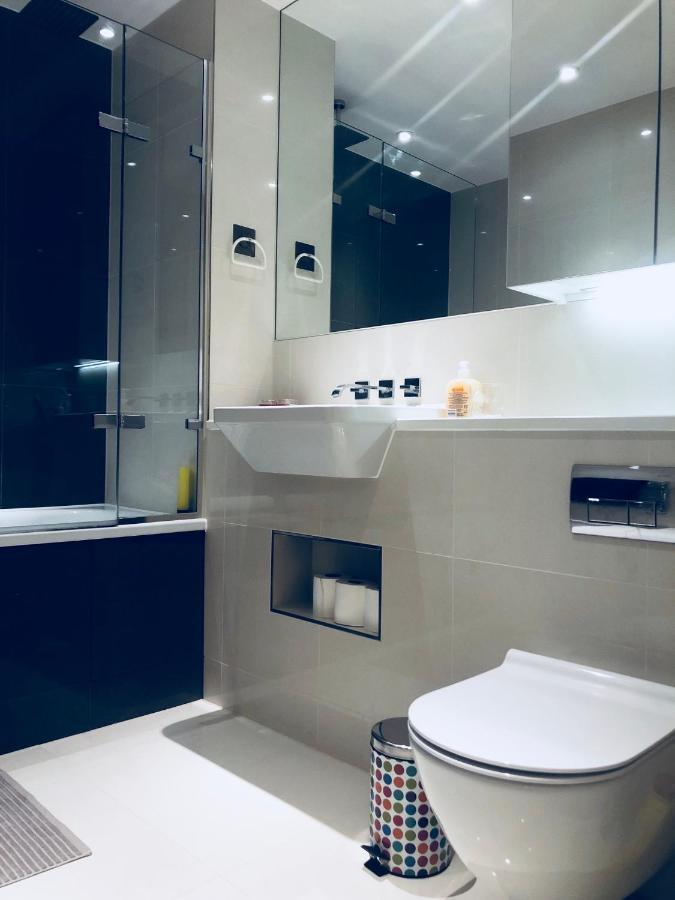 Ultra Modern Room London Ngoại thất bức ảnh